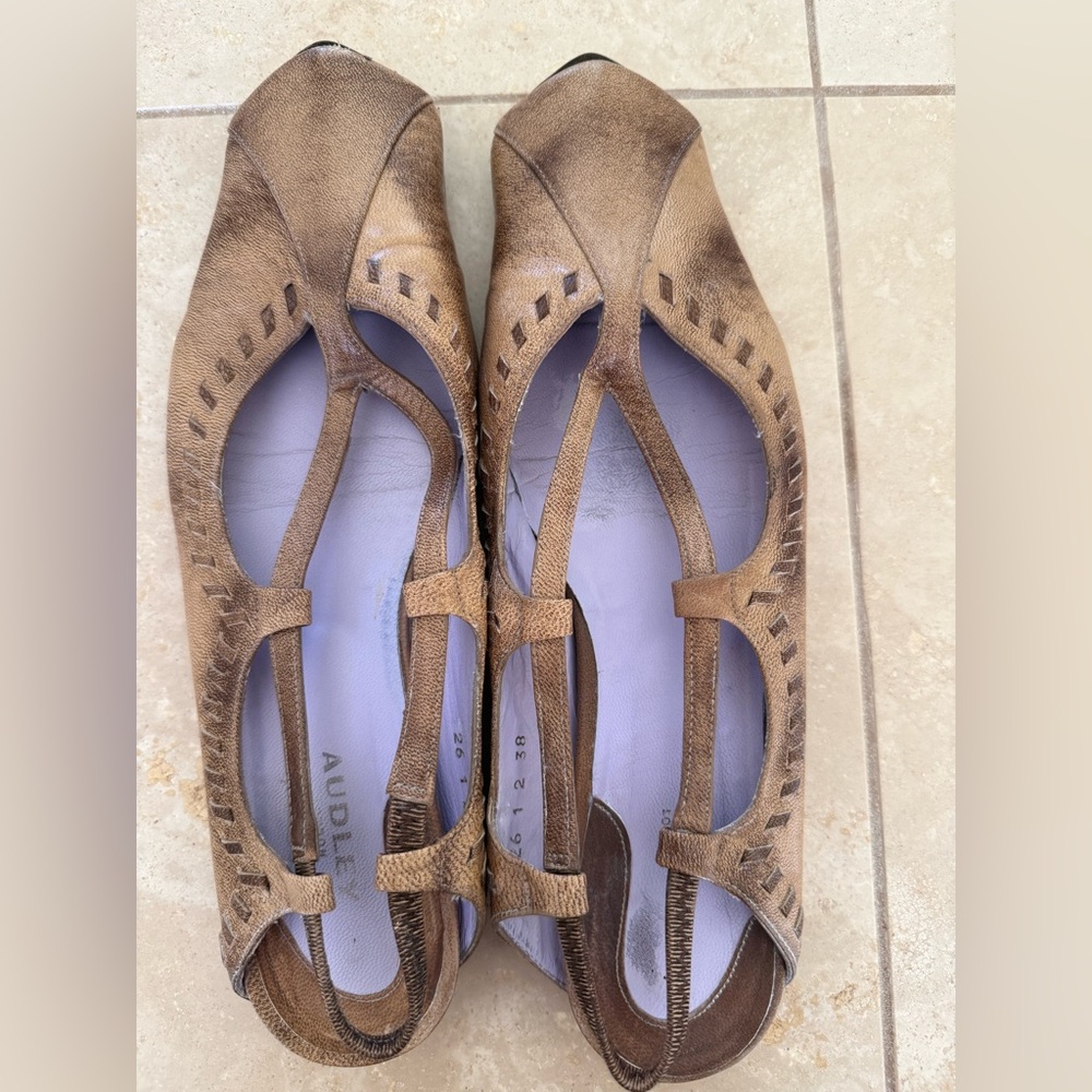 Audley London square toe flats size 38/ 8